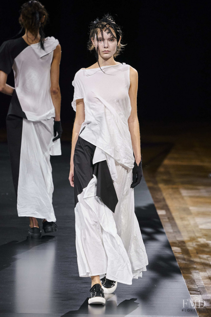 Yohji Yamamoto fashion show for Spring/Summer 2021