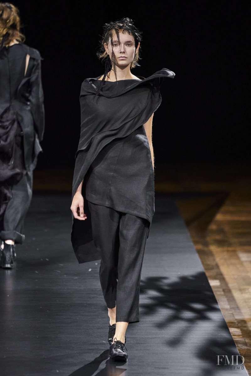 Yohji Yamamoto fashion show for Spring/Summer 2021