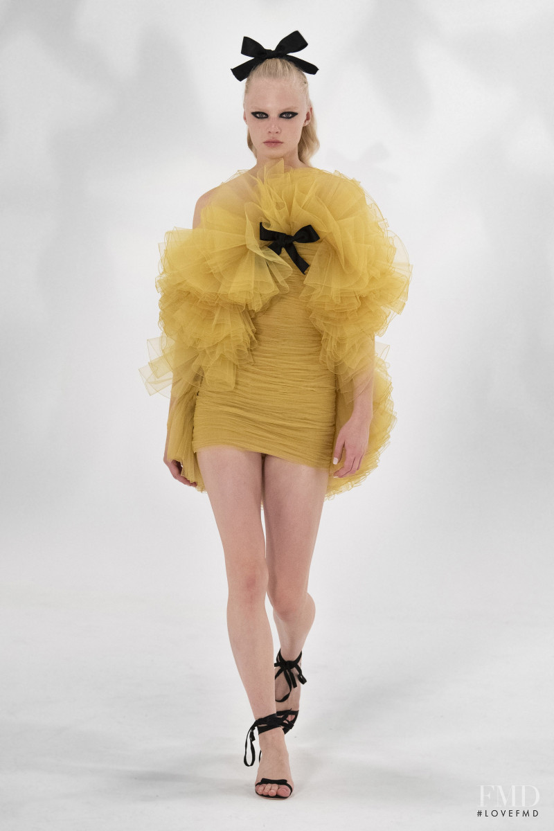 Giambattista Valli fashion show for Spring/Summer 2021