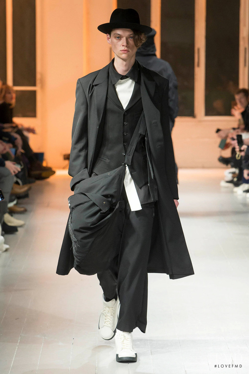 Yohji Yamamoto fashion show for Autumn/Winter 2020