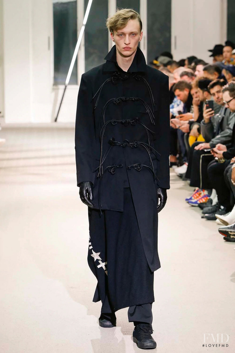 Yohji Yamamoto fashion show for Autumn/Winter 2019