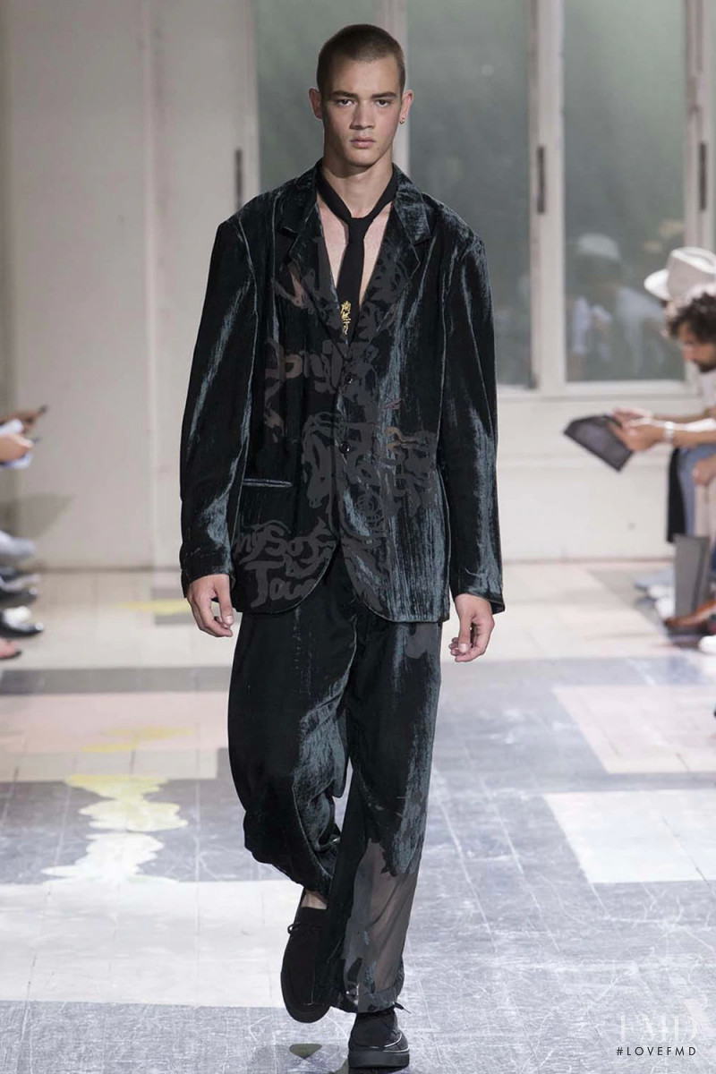 Yohji Yamamoto fashion show for Spring/Summer 2018