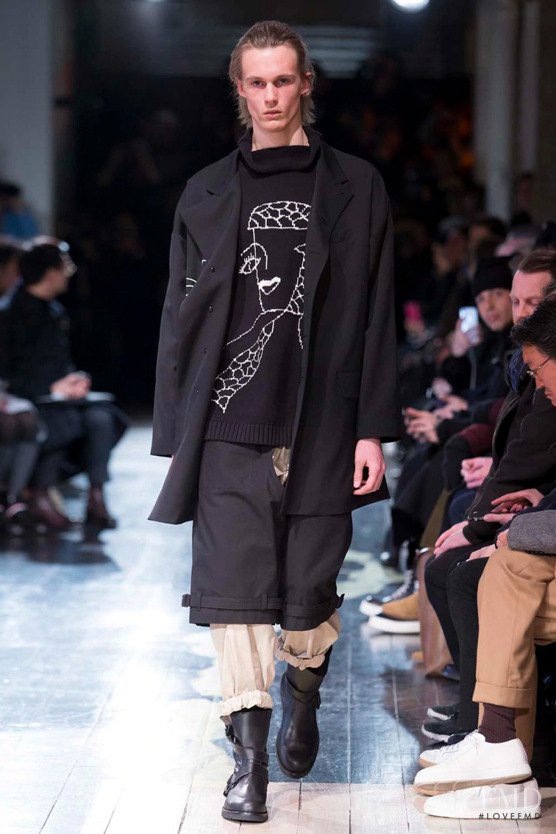 Yohji Yamamoto fashion show for Autumn/Winter 2016