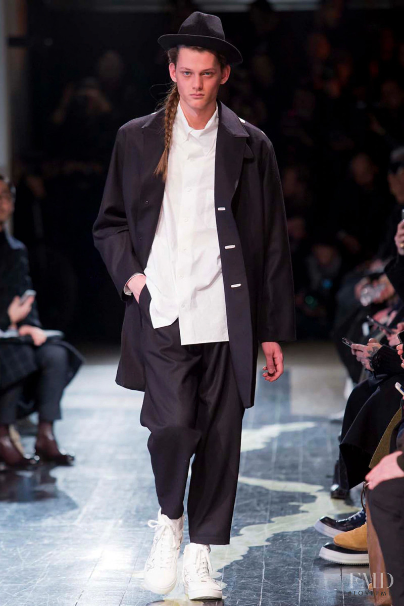 Yohji Yamamoto fashion show for Autumn/Winter 2016