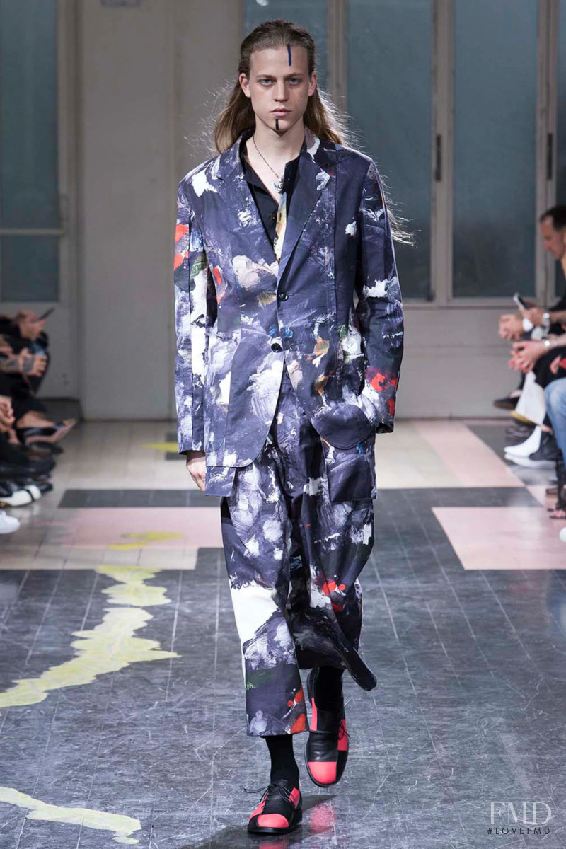 Yohji Yamamoto fashion show for Spring/Summer 2016