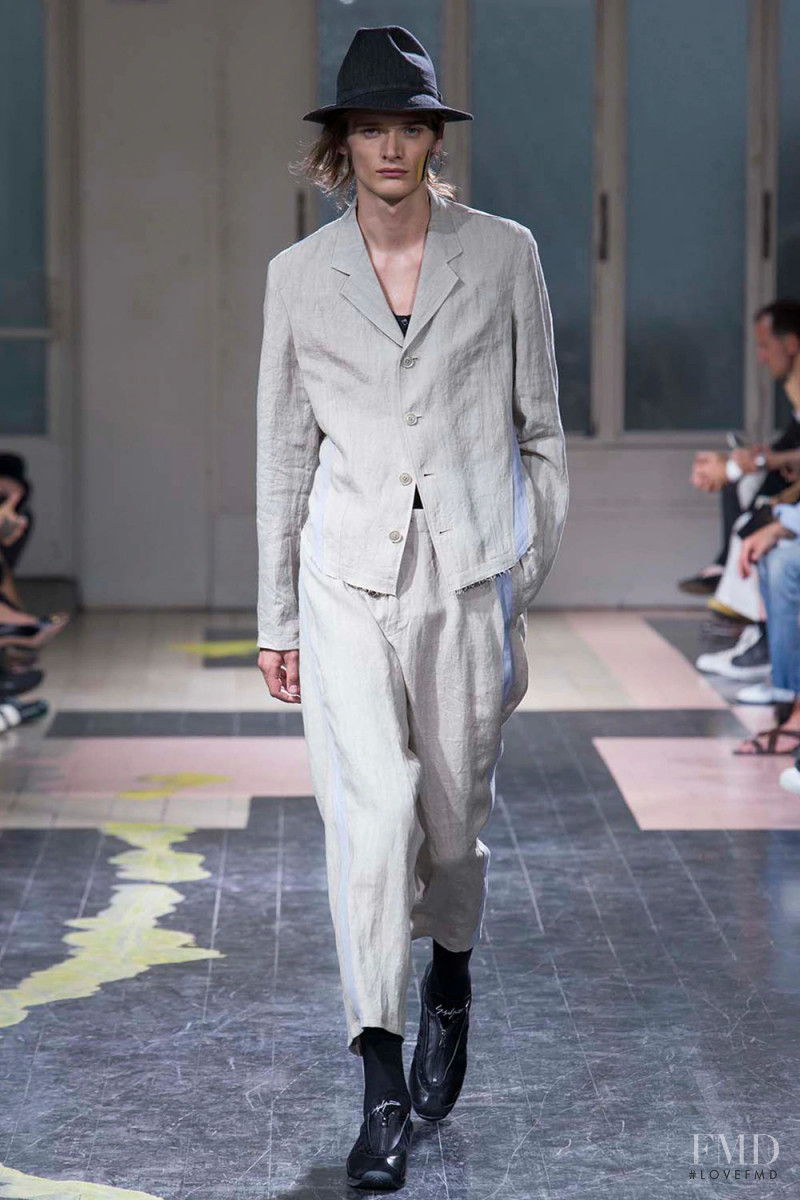 Yohji Yamamoto fashion show for Spring/Summer 2016