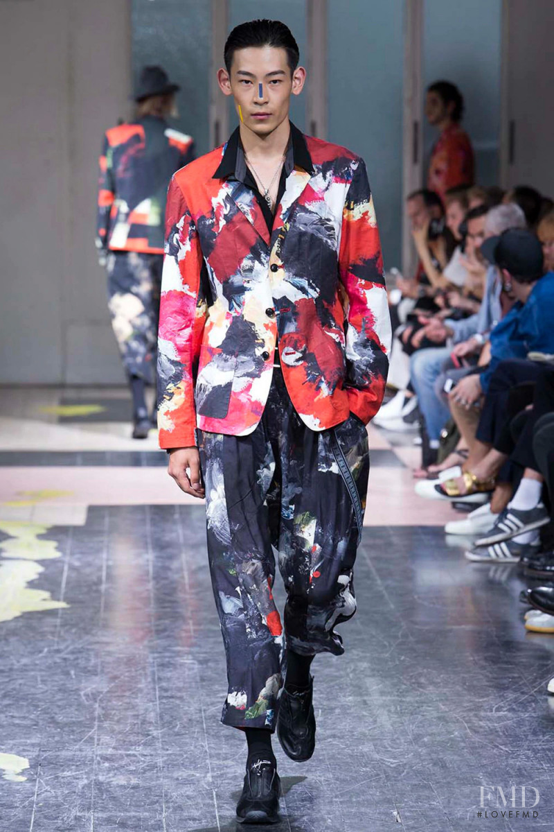 Yohji Yamamoto fashion show for Spring/Summer 2016