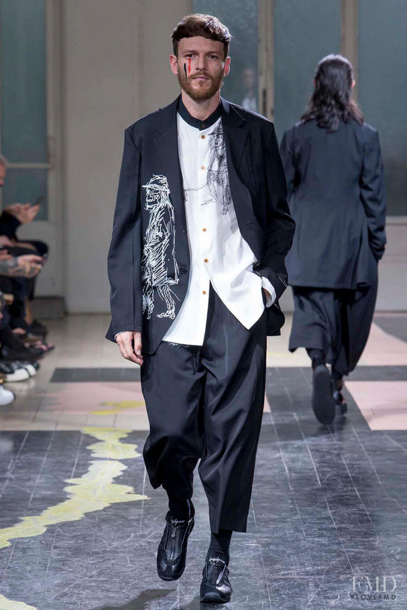 Yohji Yamamoto fashion show for Spring/Summer 2016