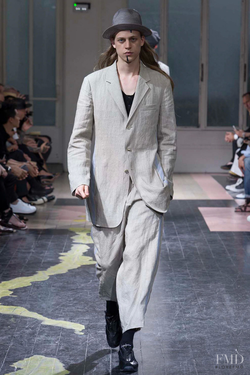 Yohji Yamamoto fashion show for Spring/Summer 2016