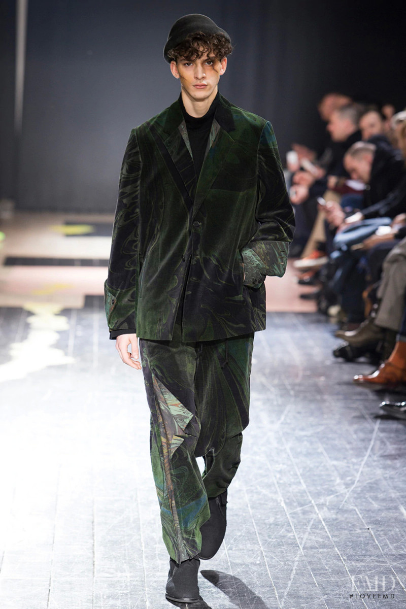 Yohji Yamamoto fashion show for Autumn/Winter 2015