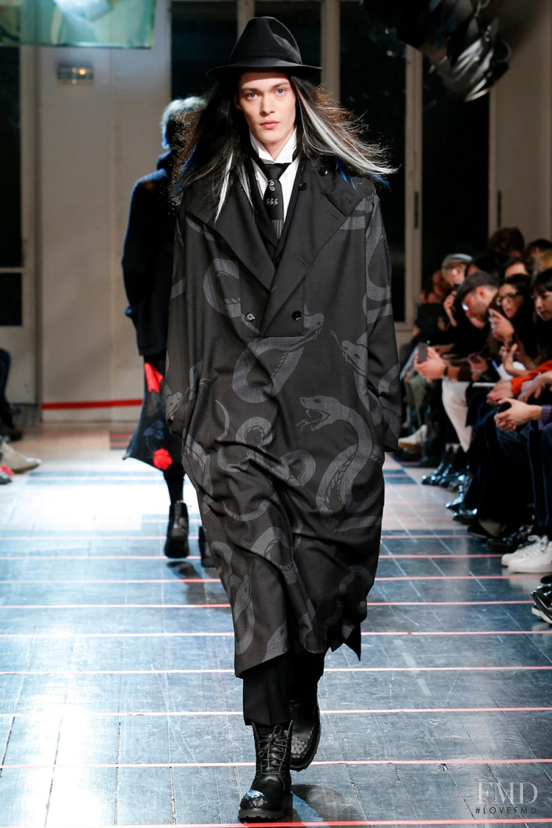 Yohji Yamamoto fashion show for Autumn/Winter 2014