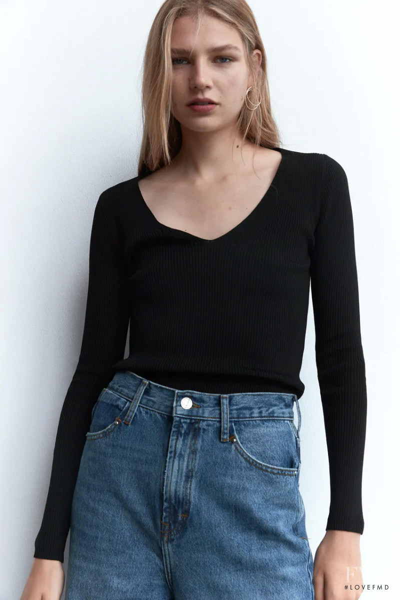 Deirdre Firinne featured in  the Zara catalogue for Fall 2020