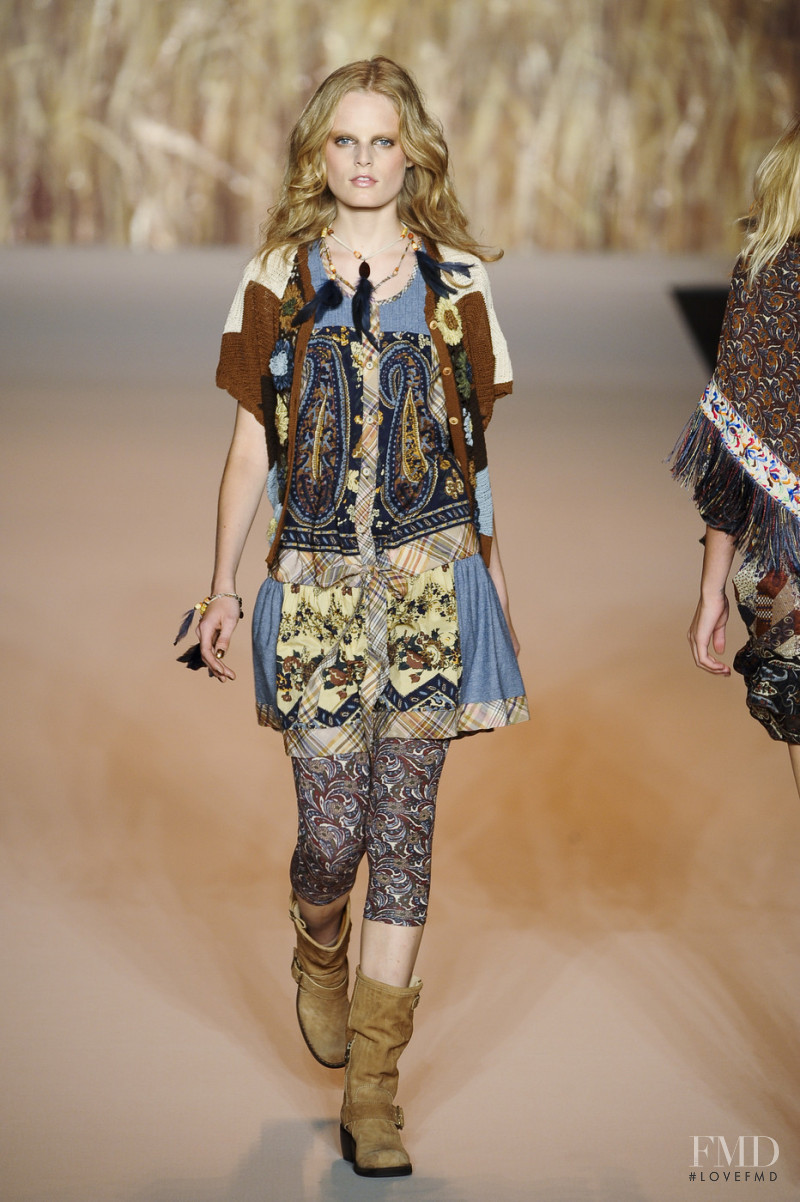 Anna Sui fashion show for Spring/Summer 2011