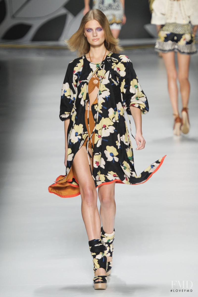 Etro fashion show for Spring/Summer 2011