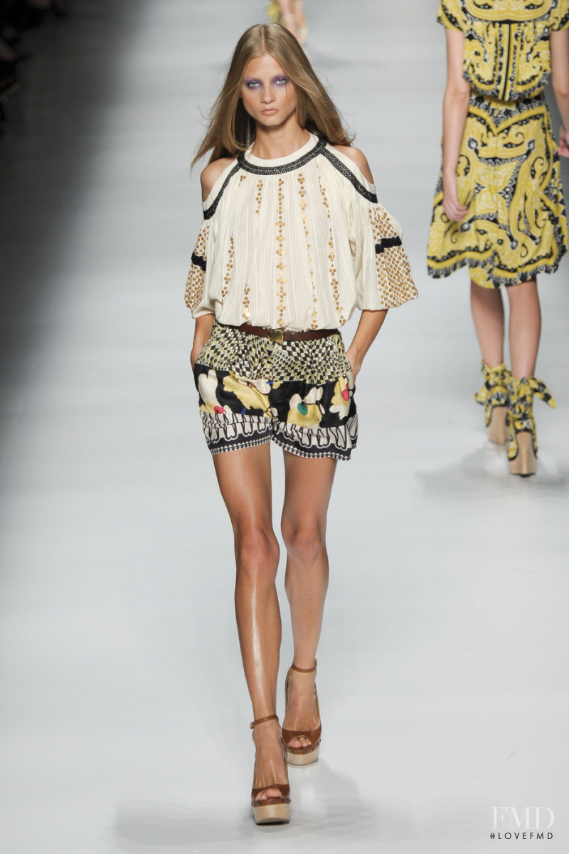 Etro fashion show for Spring/Summer 2011