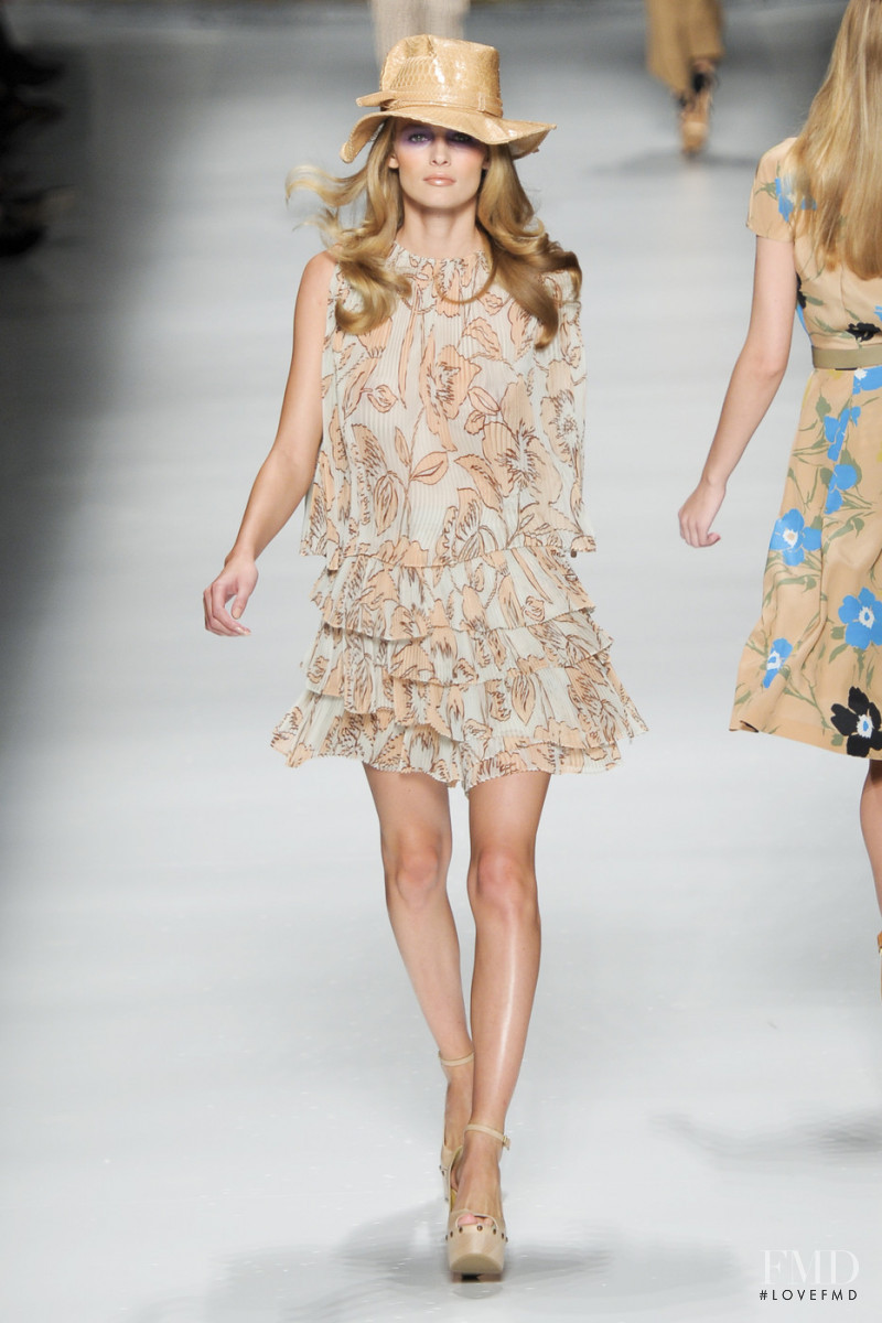 Etro fashion show for Spring/Summer 2011