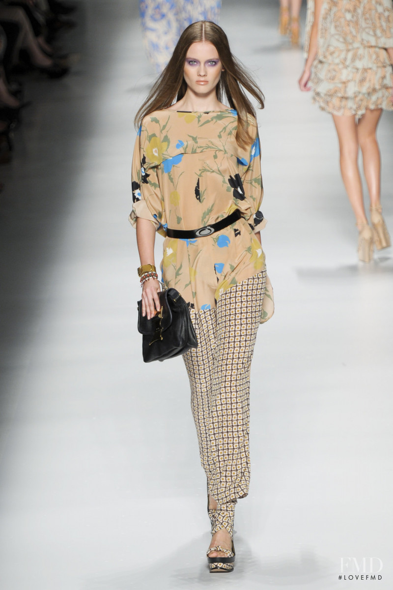 Etro fashion show for Spring/Summer 2011