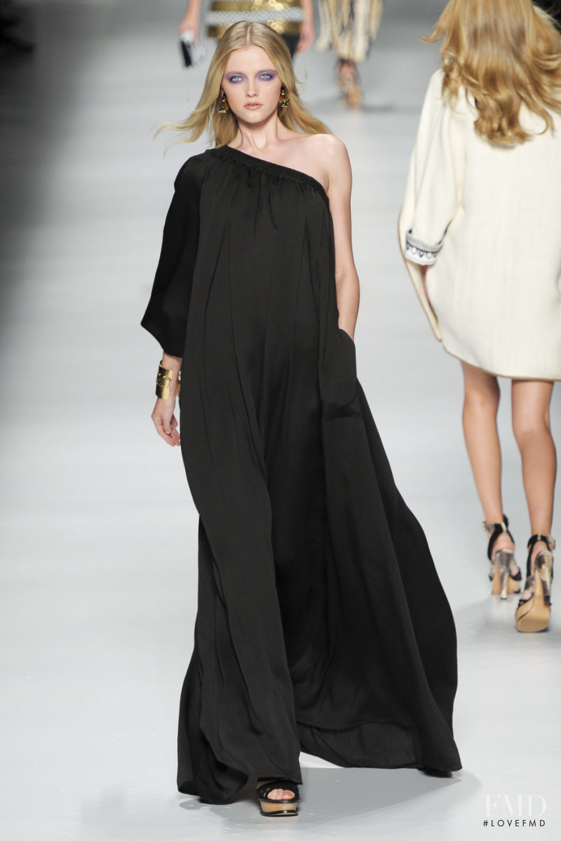 Etro fashion show for Spring/Summer 2011