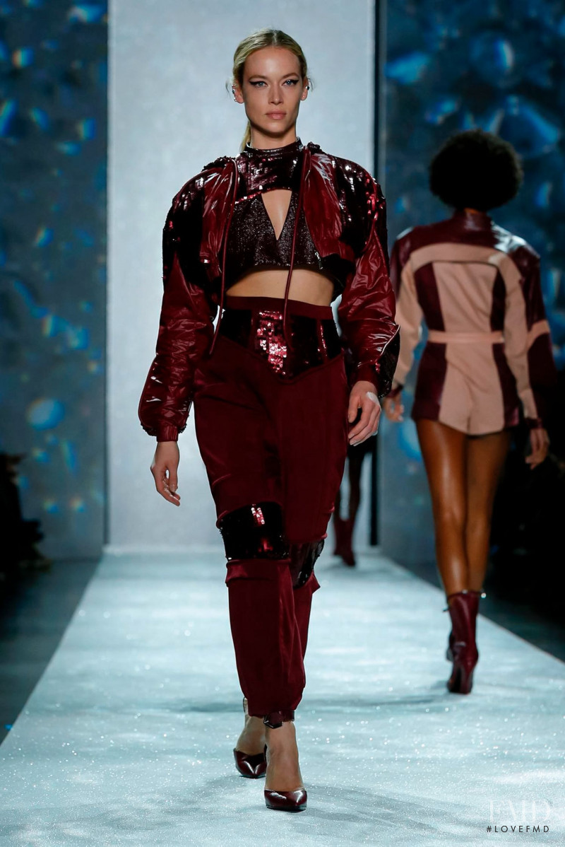 Hannah Ferguson featured in  the Rosa Chá fashion show for Autumn/Winter 2019