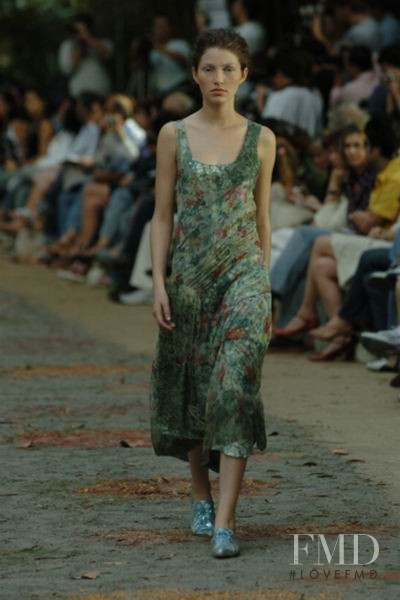 Simone Villas Boas featured in  the Maria Bonita fashion show for Spring/Summer 2005