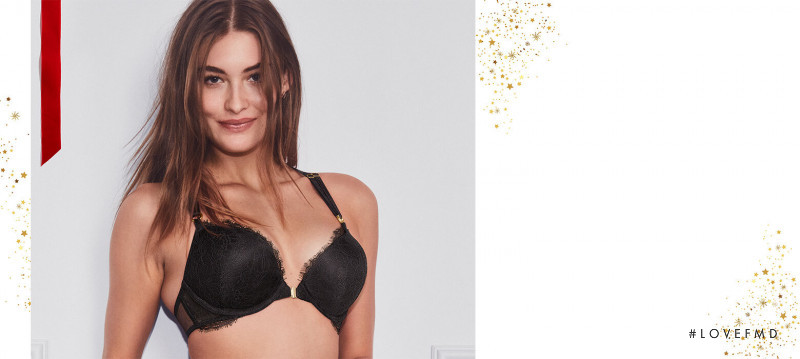 Grace Elizabeth featured in  the Victoria\'s Secret advertisement for Holiday 2020