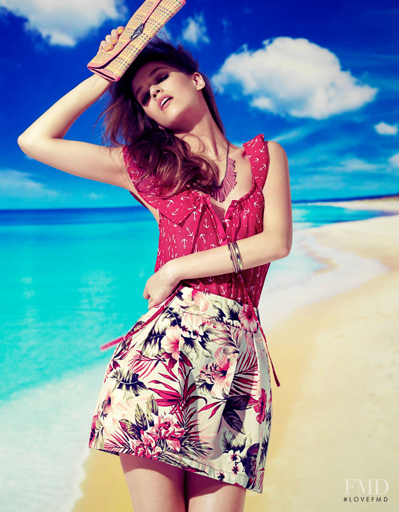 Samantha Gradoville featured in  the Stradivarius advertisement for Summer 2011