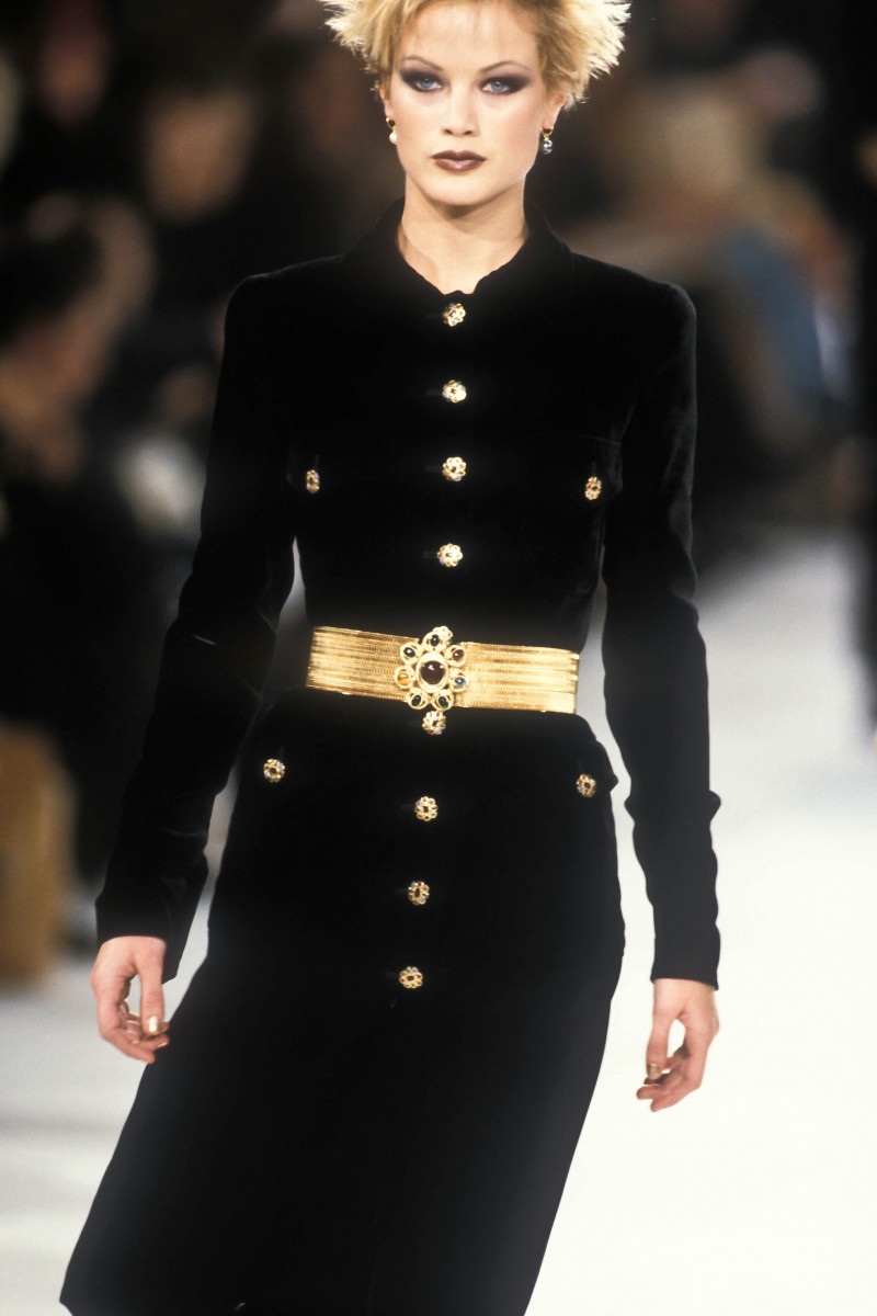 Carolyn Murphy featured in  the Chanel fashion show for Autumn/Winter 1996