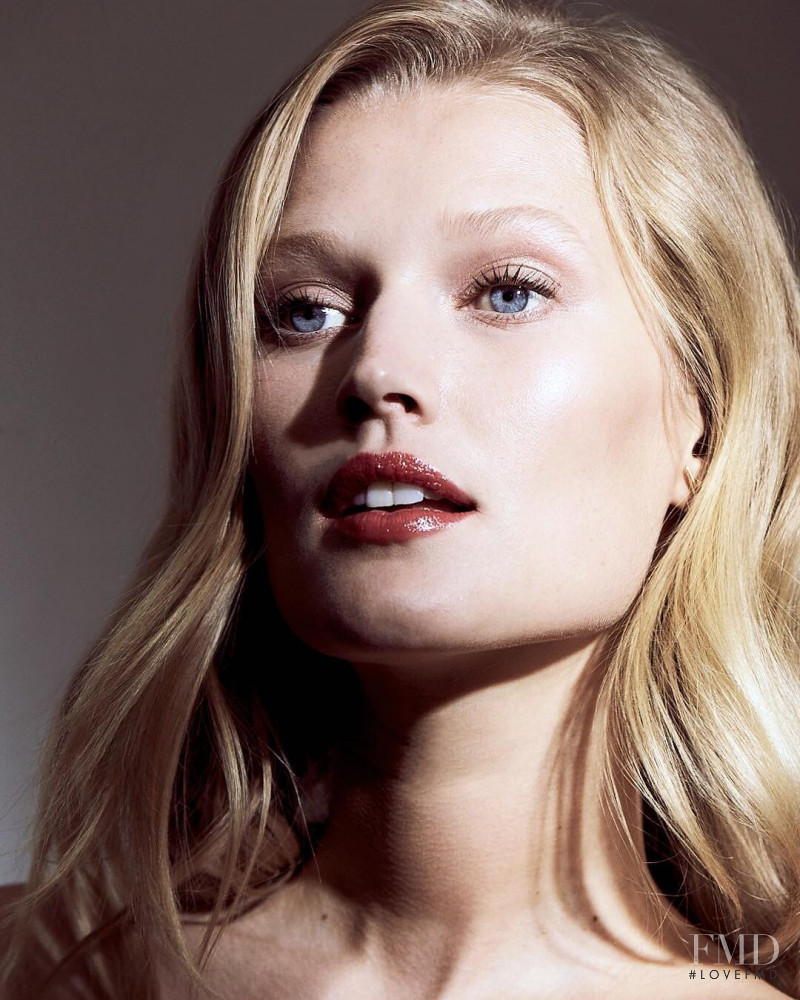 Toni Garrn featured in  the Clé de Peau Beaute advertisement for Spring/Summer 2019