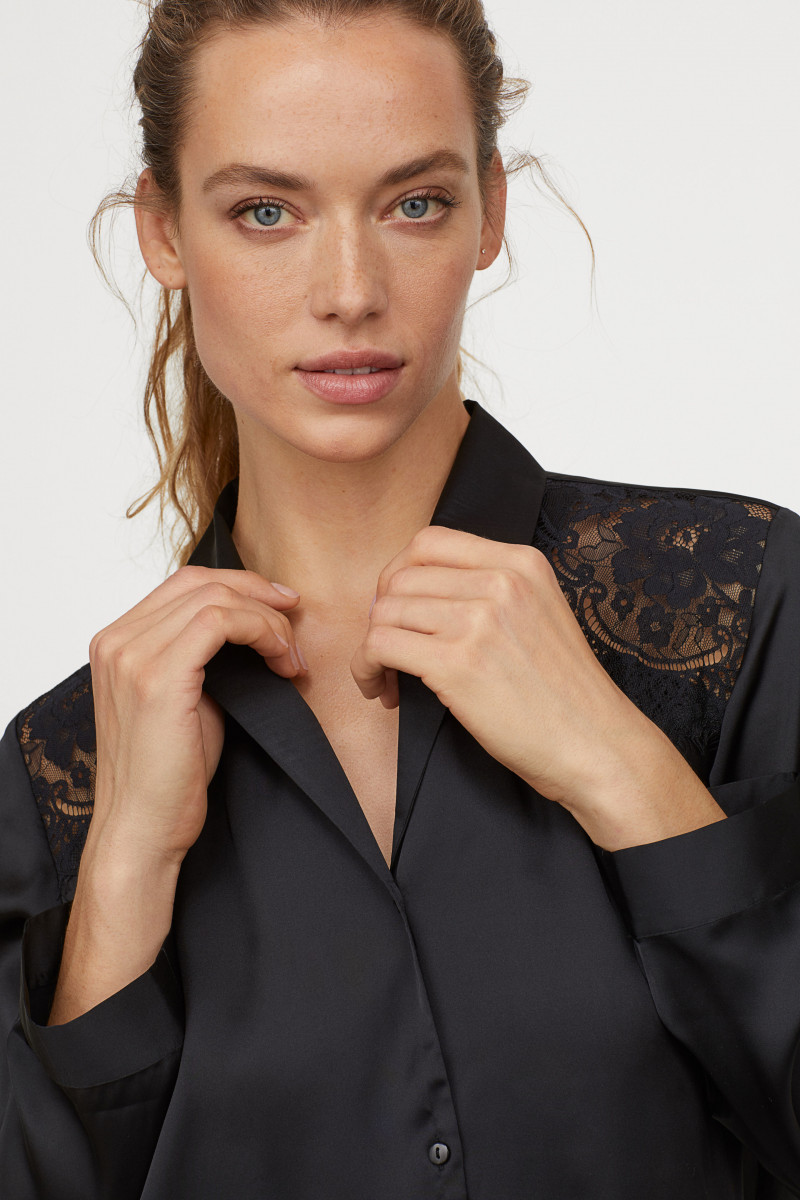 Hannah Ferguson featured in  the H&M catalogue for Winter 2018