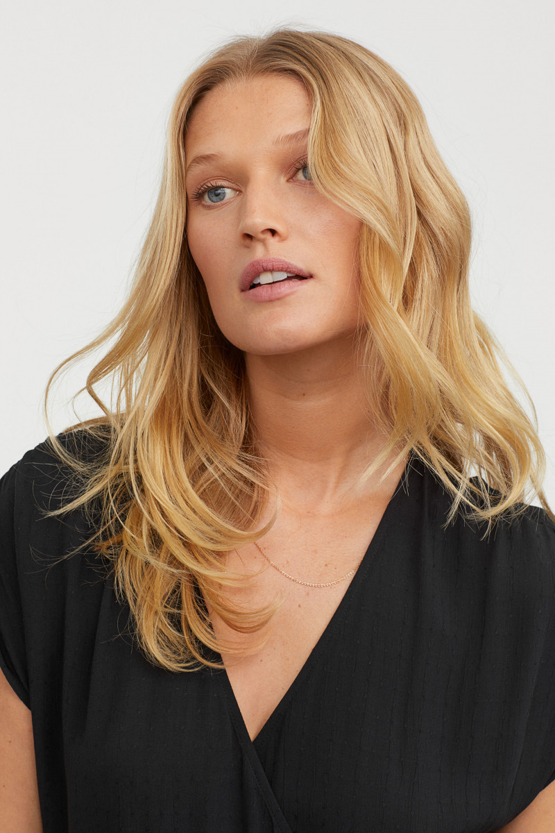 Toni Garrn featured in  the H&M catalogue for Winter 2018