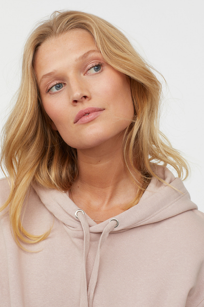 Toni Garrn featured in  the H&M catalogue for Winter 2018