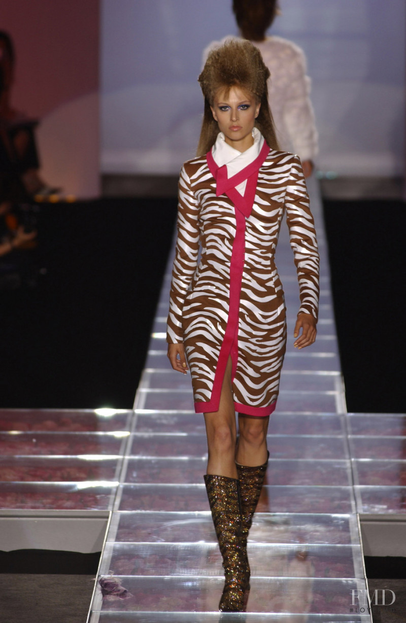 Atelier Versace fashion show for Autumn/Winter 2001