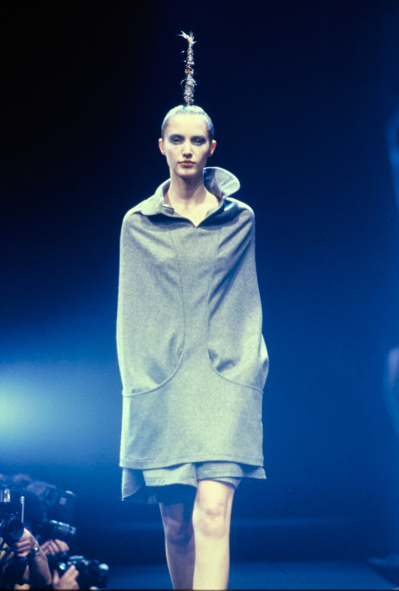 Comme des Garçons fashion show for Autumn/Winter 1995