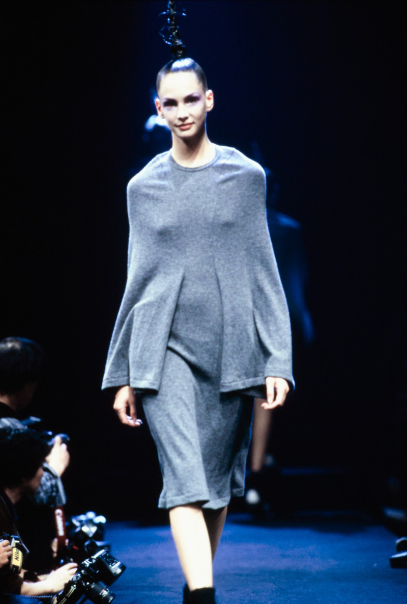 Comme des Garçons fashion show for Autumn/Winter 1995