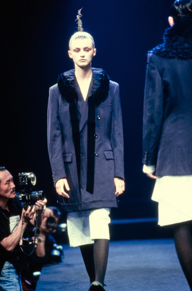 Comme des Garçons fashion show for Autumn/Winter 1995