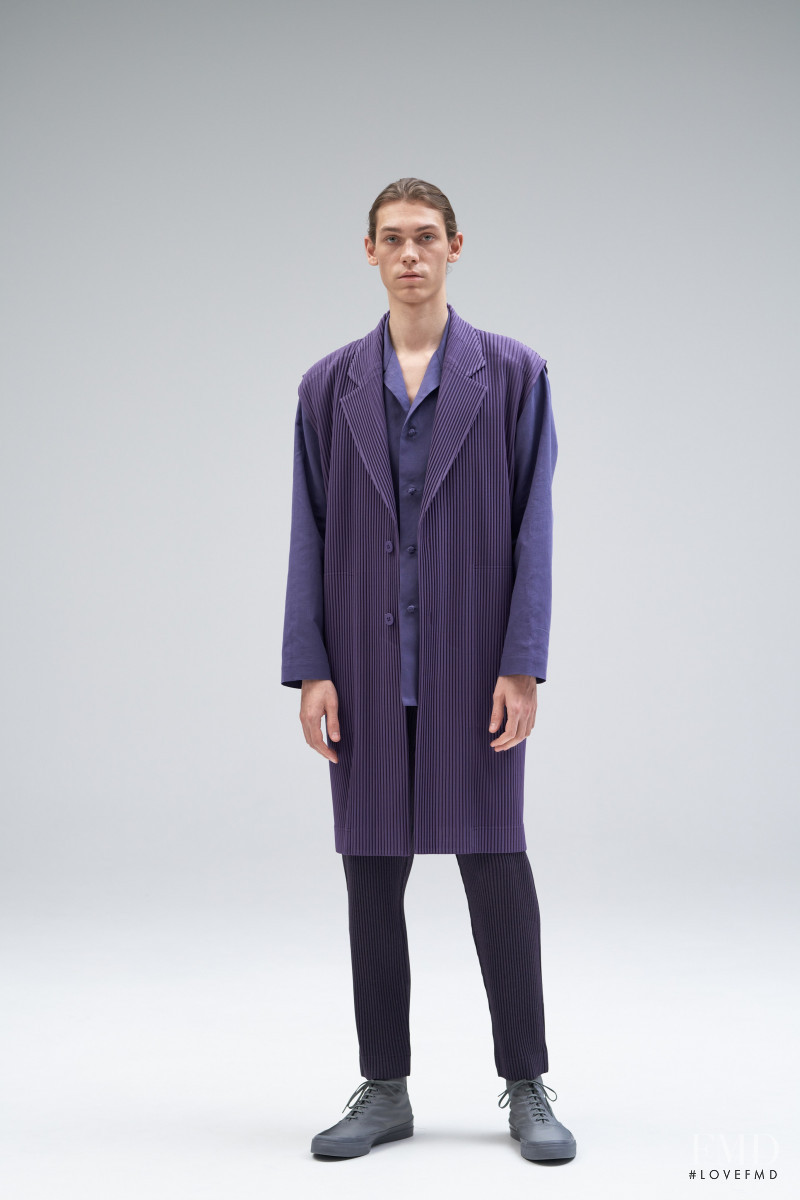 Homme Plissé Issey Miyake lookbook for Autumn/Winter 2021