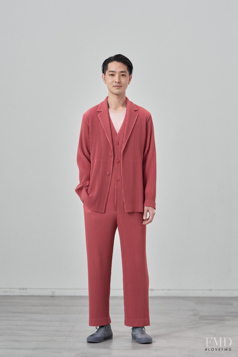 Homme Plissé Issey Miyake lookbook for Autumn/Winter 2021