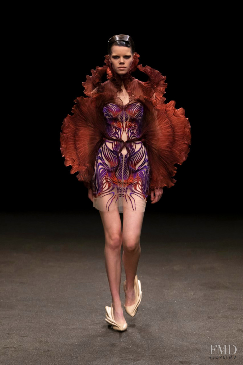 Nina Gulien featured in  the Iris Van Herpen fashion show for Spring/Summer 2021