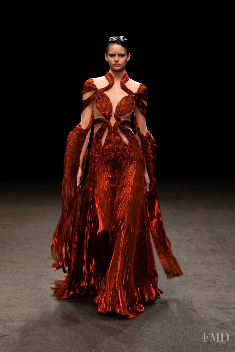 Nikki Vonsee featured in  the Iris Van Herpen fashion show for Spring/Summer 2021