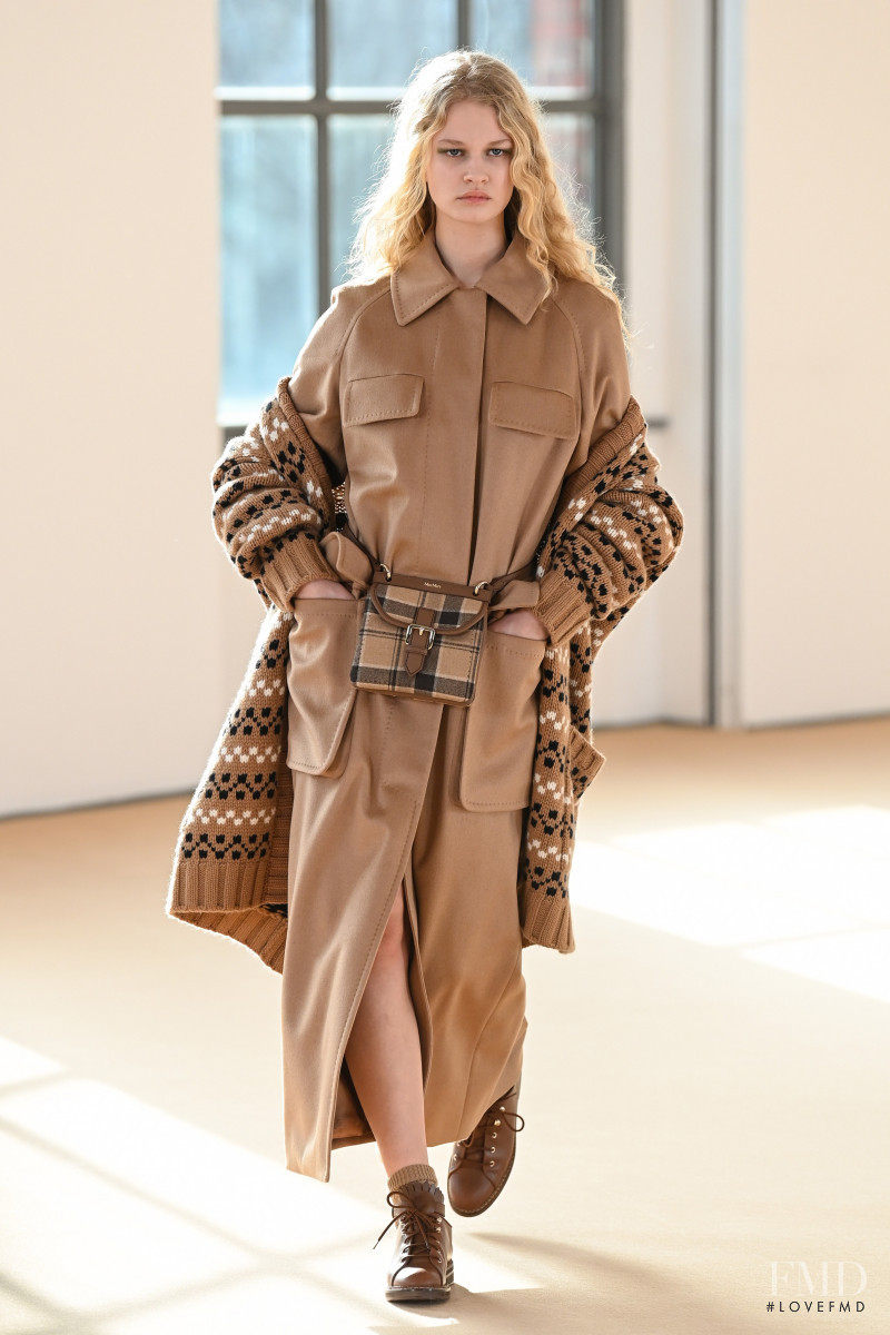 Britt Oosten featured in  the Max Mara fashion show for Autumn/Winter 2021