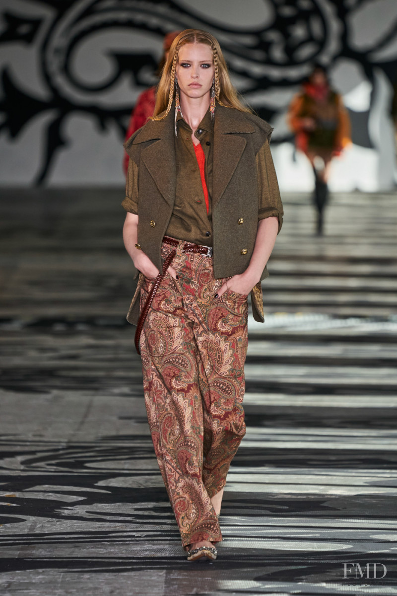 Abby Champion featured in  the Etro fashion show for Autumn/Winter 2021