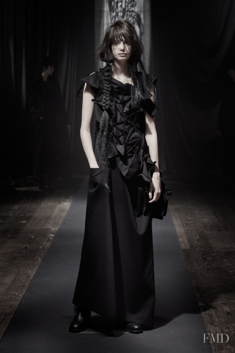 Yohji Yamamoto fashion show for Autumn/Winter 2021