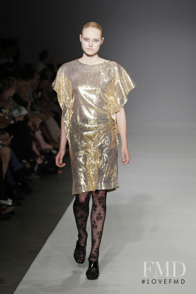 Shona Lee Gal featured in  the Hyun Yeu fashion show for Spring/Summer 2011