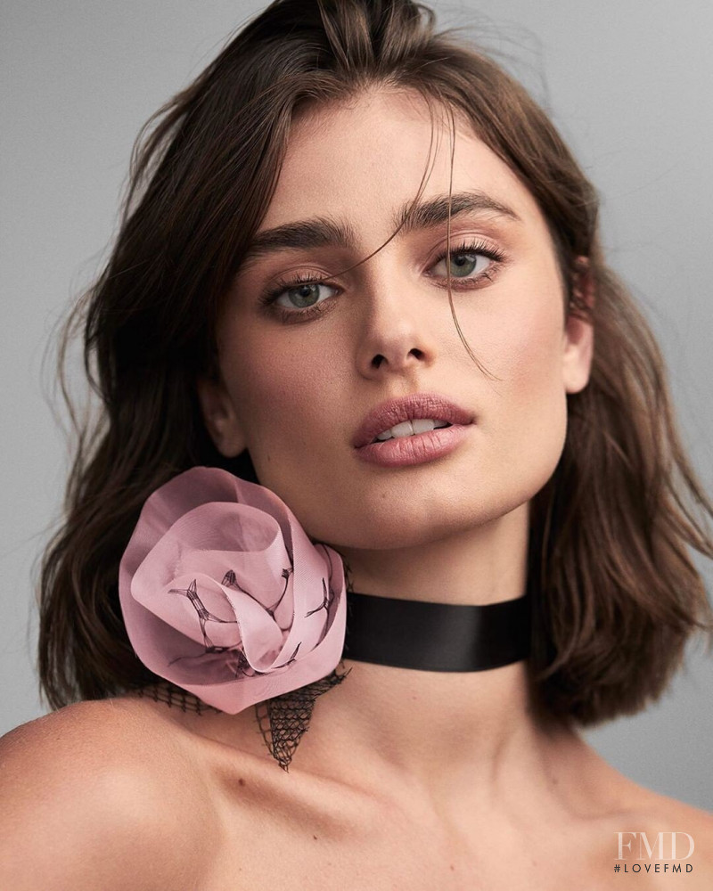 Taylor Hill featured in  the Victoria\'s Secret Beauty Tease advertisement for Autumn/Winter 2020