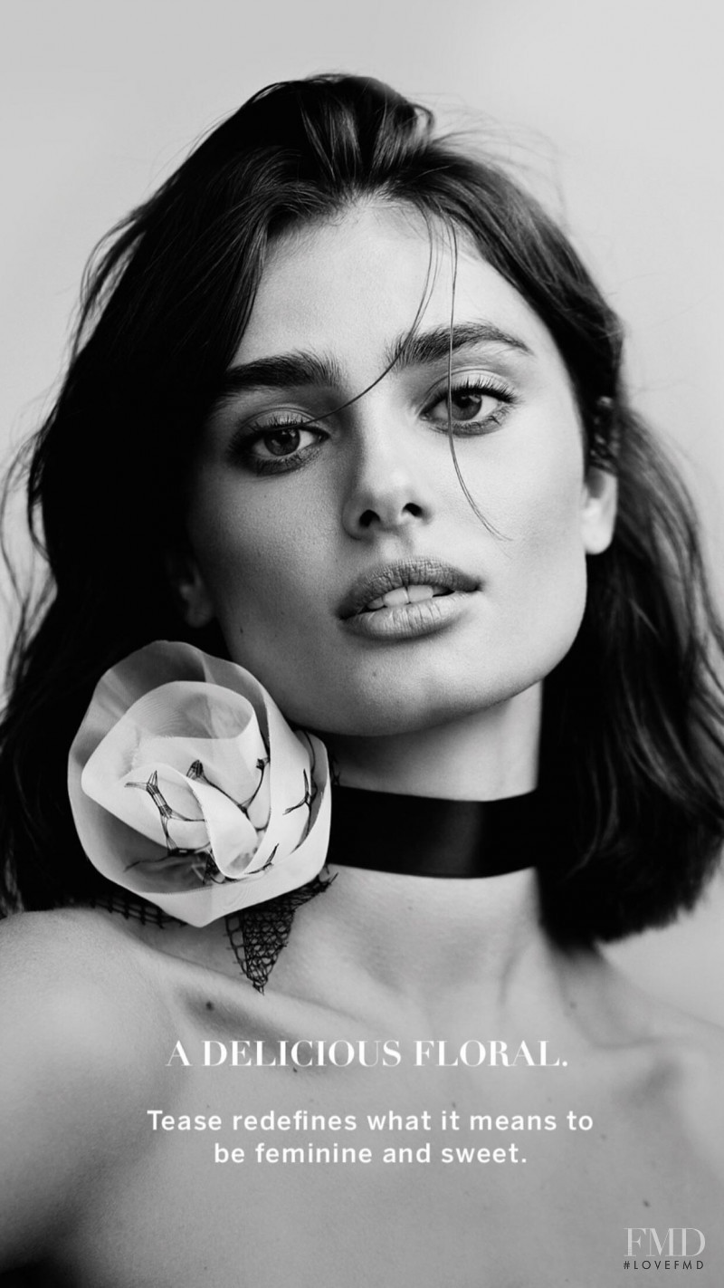 Taylor Hill featured in  the Victoria\'s Secret Beauty Tease advertisement for Autumn/Winter 2020