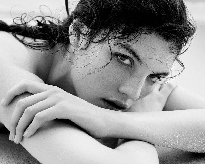 Lola Nicon featured in  the Narciso Rodriguez Fragrance for her advertisement for Spring/Summer 2021