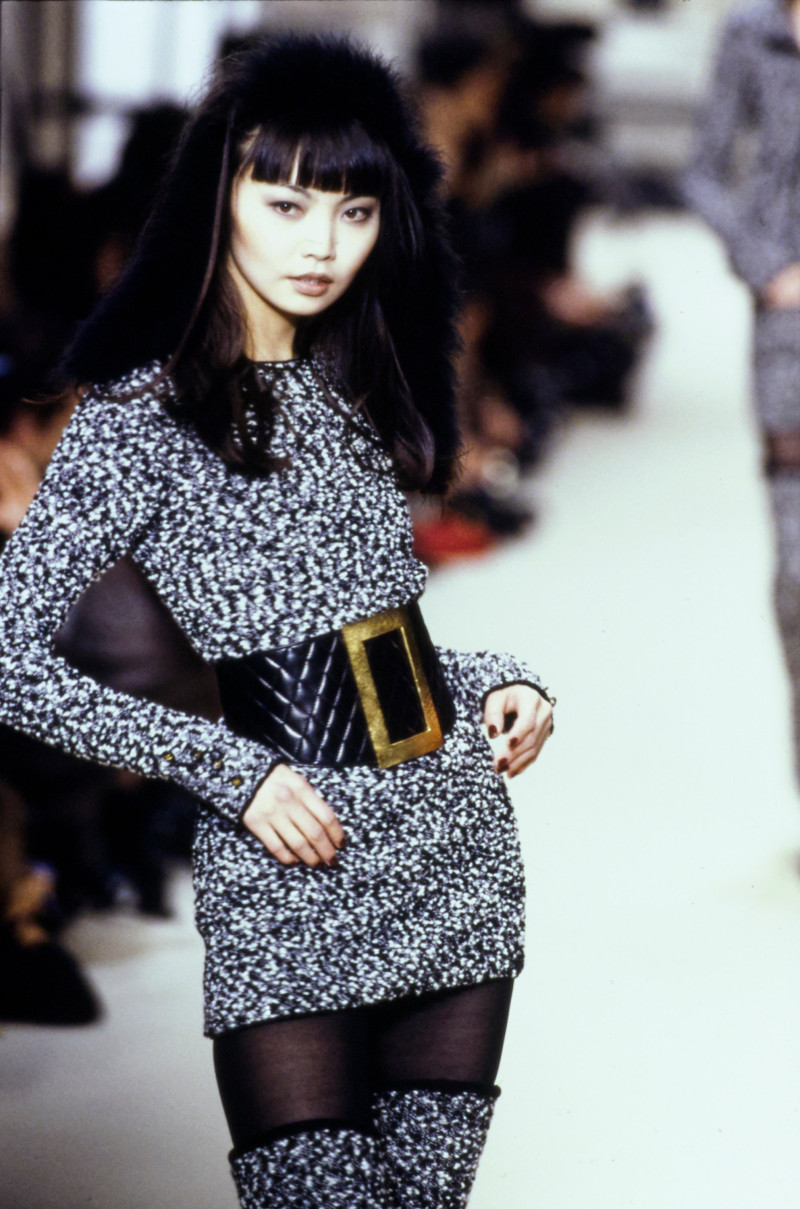 Irina Pantaeva featured in  the Chanel fashion show for Autumn/Winter 1994