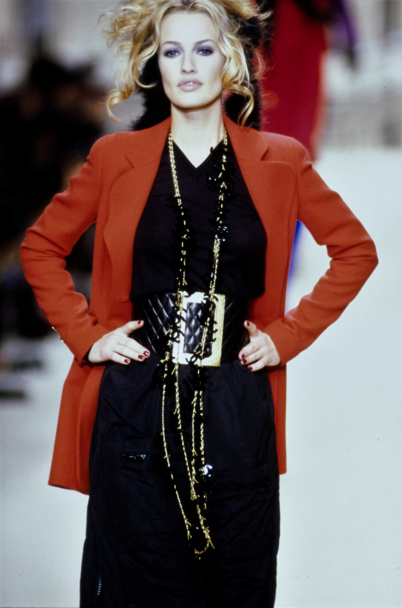 Karen Mulder featured in  the Chanel fashion show for Autumn/Winter 1994