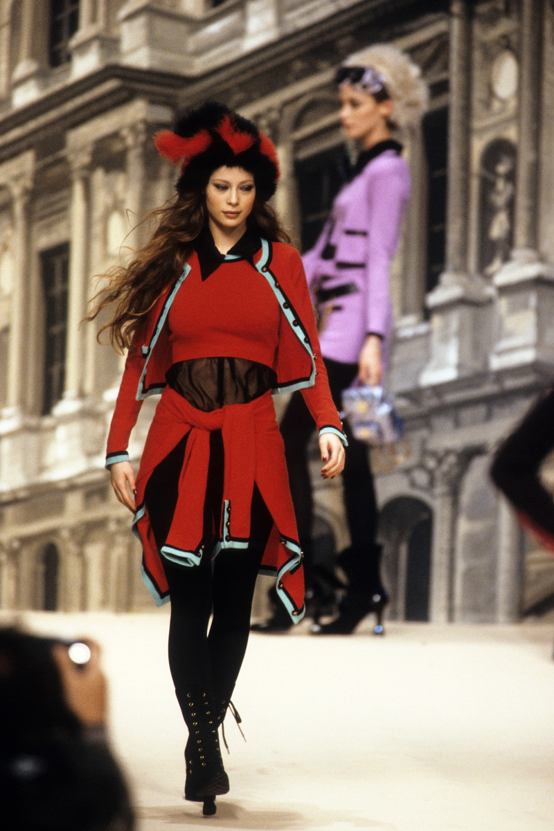 Nina Brosh featured in  the Chanel fashion show for Autumn/Winter 1994