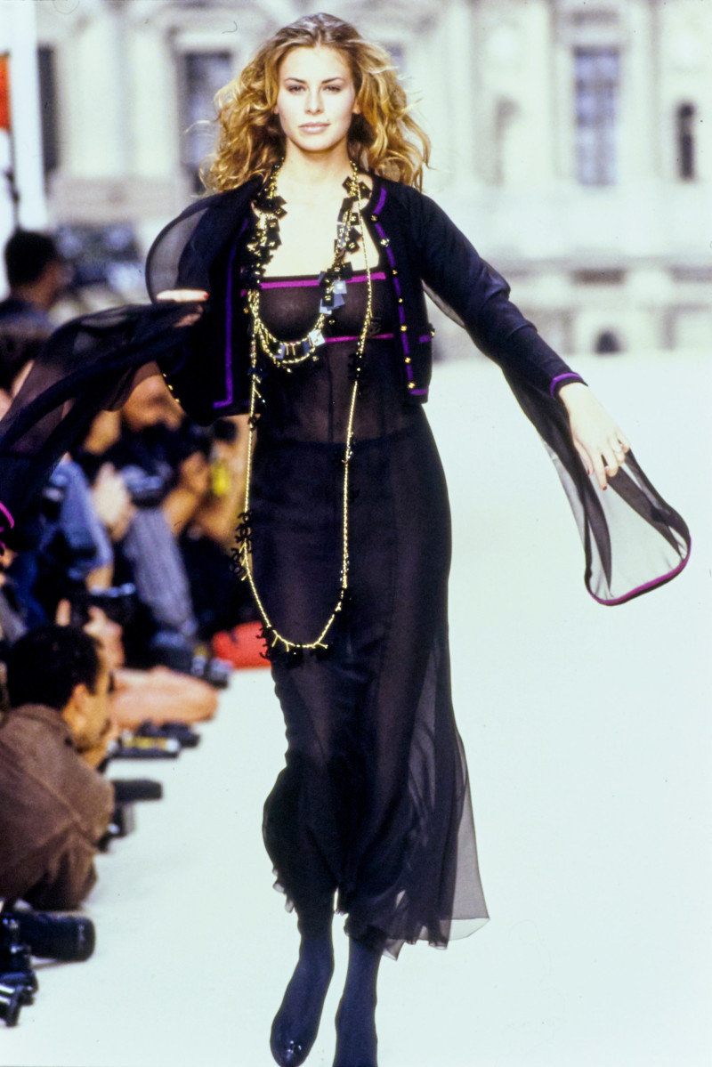 Niki Taylor featured in  the Chanel fashion show for Autumn/Winter 1994